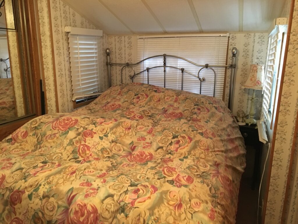 Small bed with a floral duvet